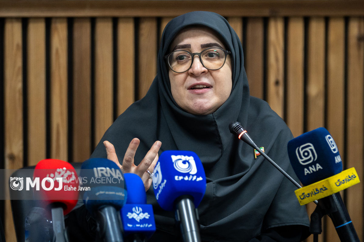 تجلیل از زنان پای کار ایران