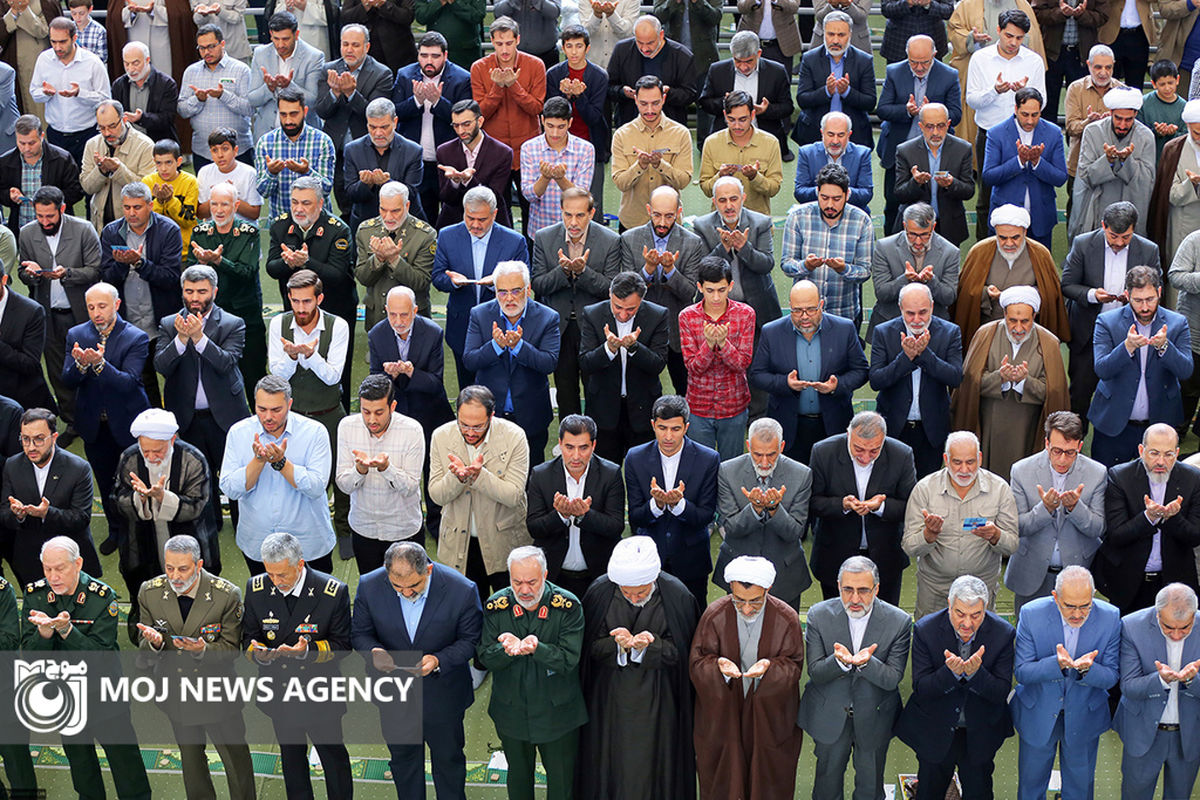 اقامه نماز عید فطر به امامت مقام معظم رهبری