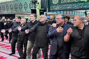 تصاویری از حضور مسعود پزشکیان در مراسم شام غریبان در ارومیه + فیلم