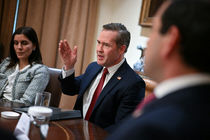 مشاور امنیت ملی کاخ سفید و معاون او به‌زودی سمت‌های خود را ترک خواهند کرد