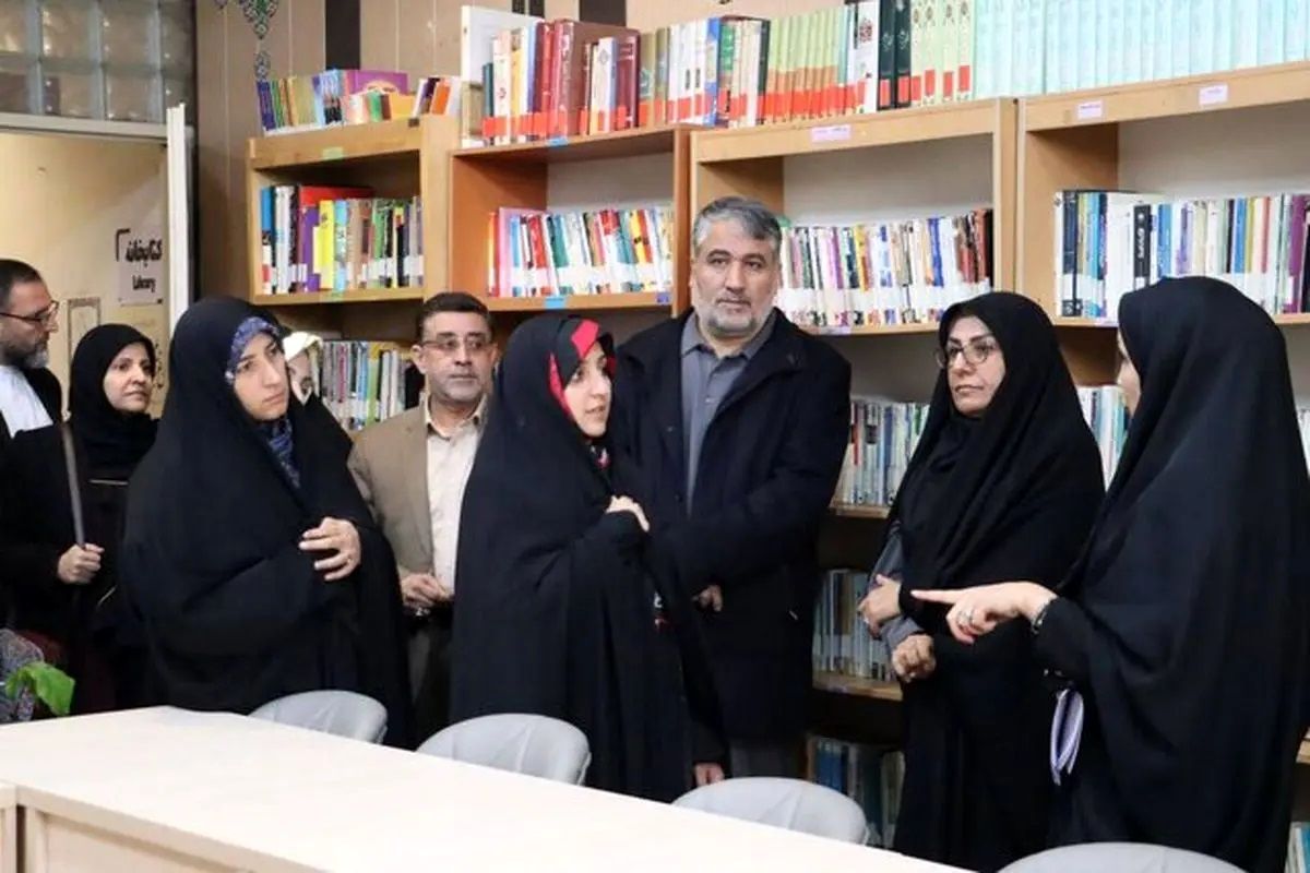 زهرا بهروزآذر