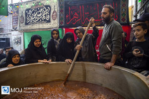 پخت سمنوی نذری در سالروز شهادت حضرت فاطمه (س)