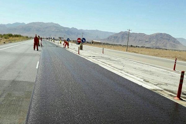 روکش آسفالت ۱۷ کیلومتر از محورهای روستایی رزن