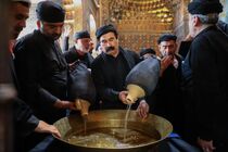آیین سنتی طشت‌گذاری در بقعه شیخ صفی‌الدین اردبیلی برگزار شد
