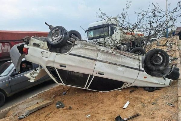 تصادف زنجیره‌ای در محور دماوند – فیروزکوه تا کنون یک فوتی و ۱۹ مصدوم داشته است+ فیلم و تصاویر