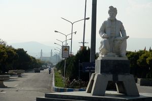 پوشش دختران دانشجو باید اصلاح شود