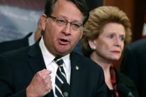 ۱۵سناتور آمریکا خواستار افشای اطلاعات بیشتر آژانس درباره ایران شدند