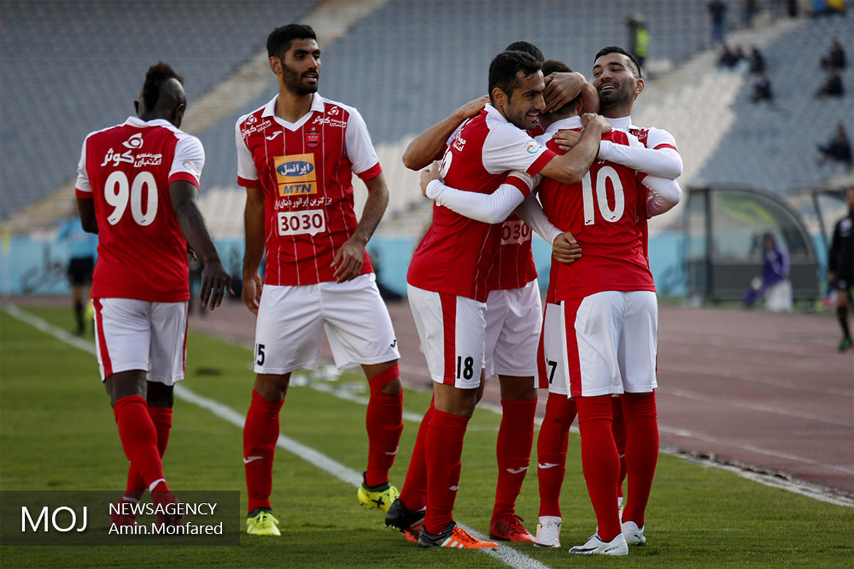دیدار تیم های پرسپولیس و صنعت نفت آبادان