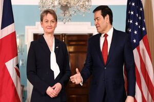 وزیران خارجه آمریکا و انگلیس درباره وضعیت تنگه هرمز گفتگو کردند