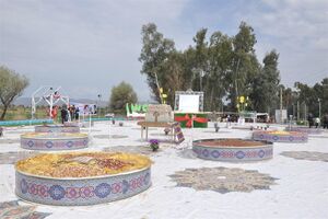 استقبال چشمگیر گردشگران نوروزی از بزرگ‌ترین سفره هفت‌سین جهان در قصر شیرین