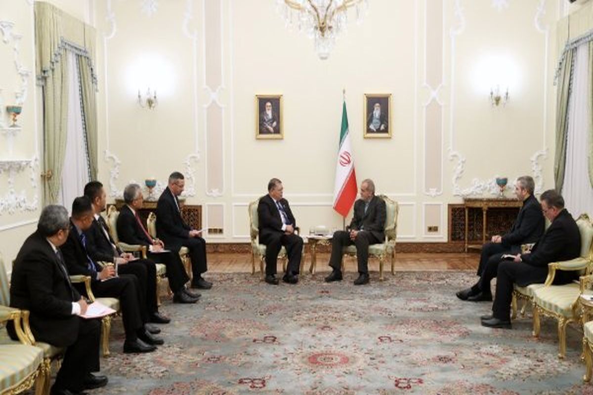 پزشکیان و رئیس جمهور مالزی