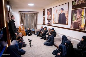 نماینده رهبر معظم انقلاب در منزل خانواده‌های فرماندهان شهید حزب‌الله لبنان حضور یافت