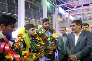  دانش آموزان نخبه هرمزگانی وارد بندرعباس شدند