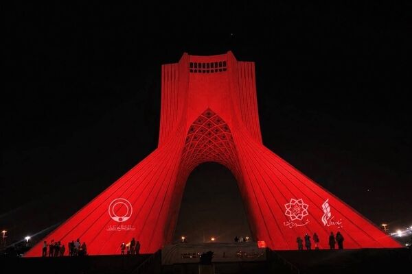 آزادی سرخ‌پوش شد