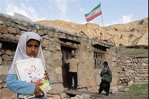 حمایت اوقاف از دانش‌آموزان مناطق محروم کرمانشاه با توزیع ۶۵۰۰ بسته نوشت‌افزار