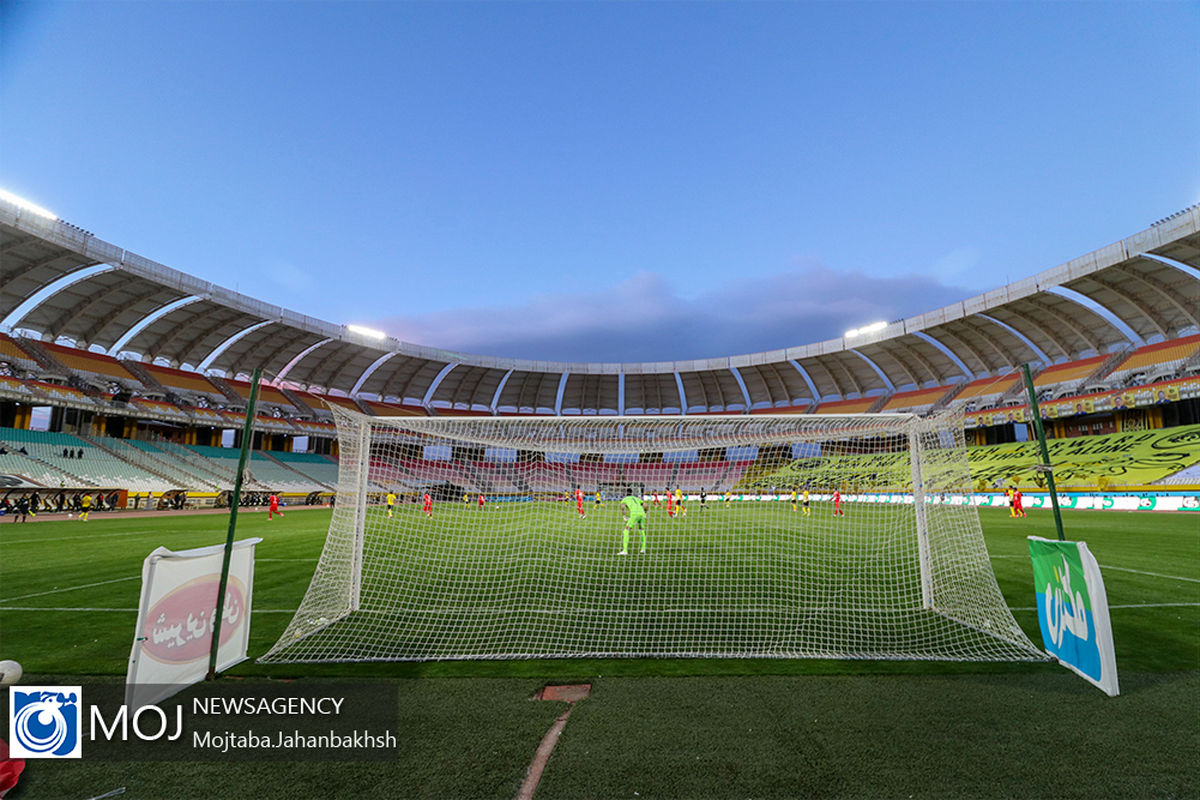 دیدار تیم های فوتبال سپاهان اصفهان و شهر خودرو مشهد