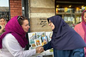 سخنگوی دولت از رویداد «جنگ چهره زنانه ندارد» بازدید کرد