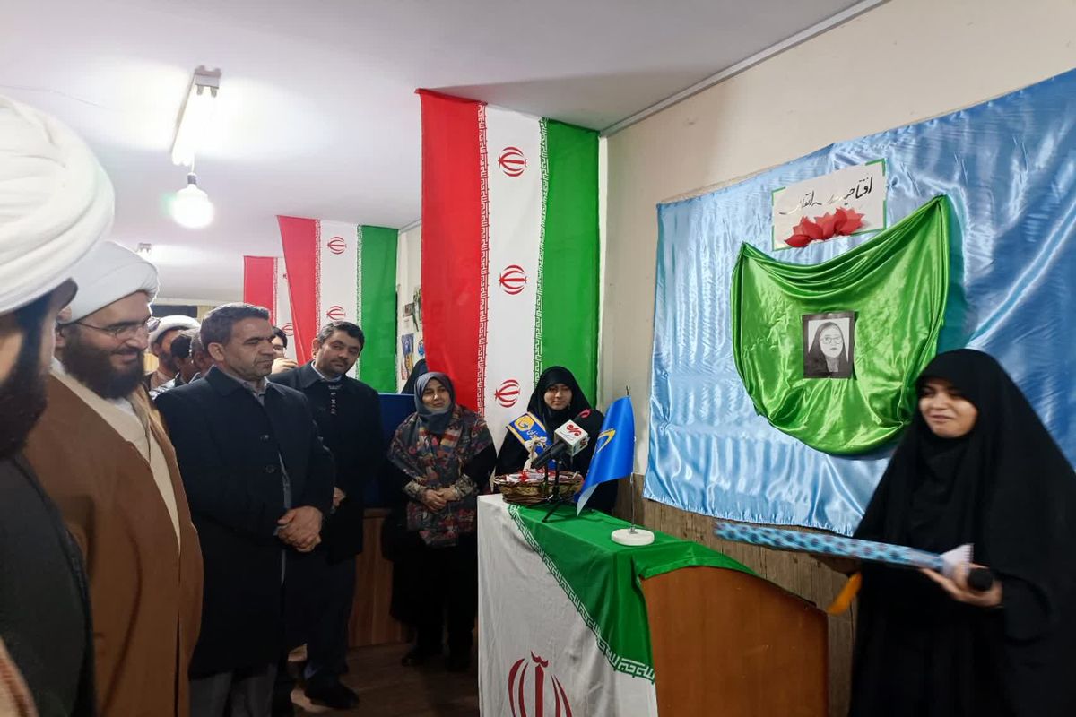 مدرسه انقلاب 1