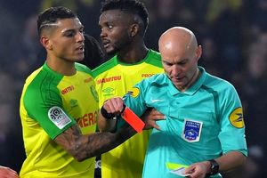 محرومیت سه ماهه داور فرانسوی از قضاوت