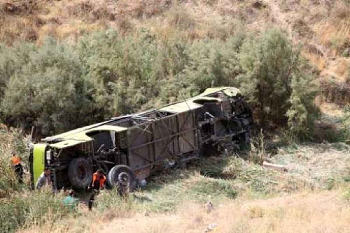 اتوبوس واژگون