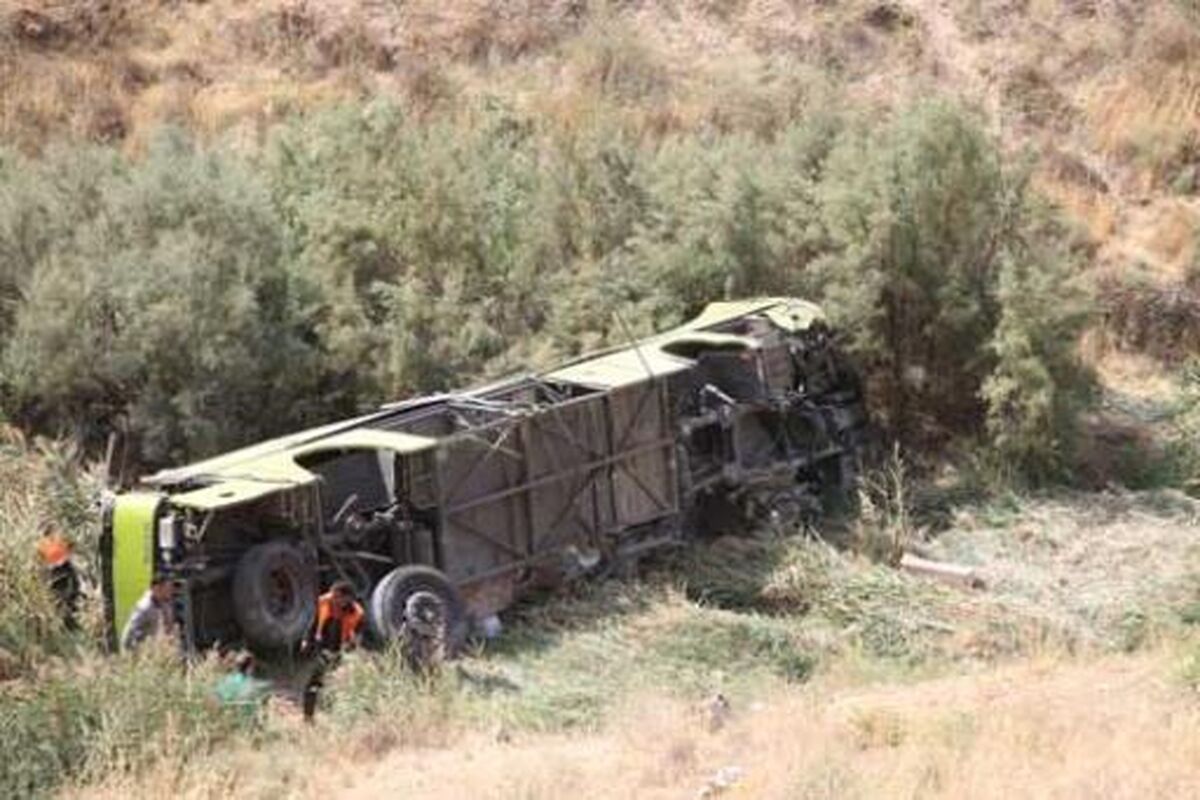 اتوبوس واژگون