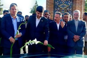 وزیر ارتباطات به شهدای ارومیه ادای احترام کرد