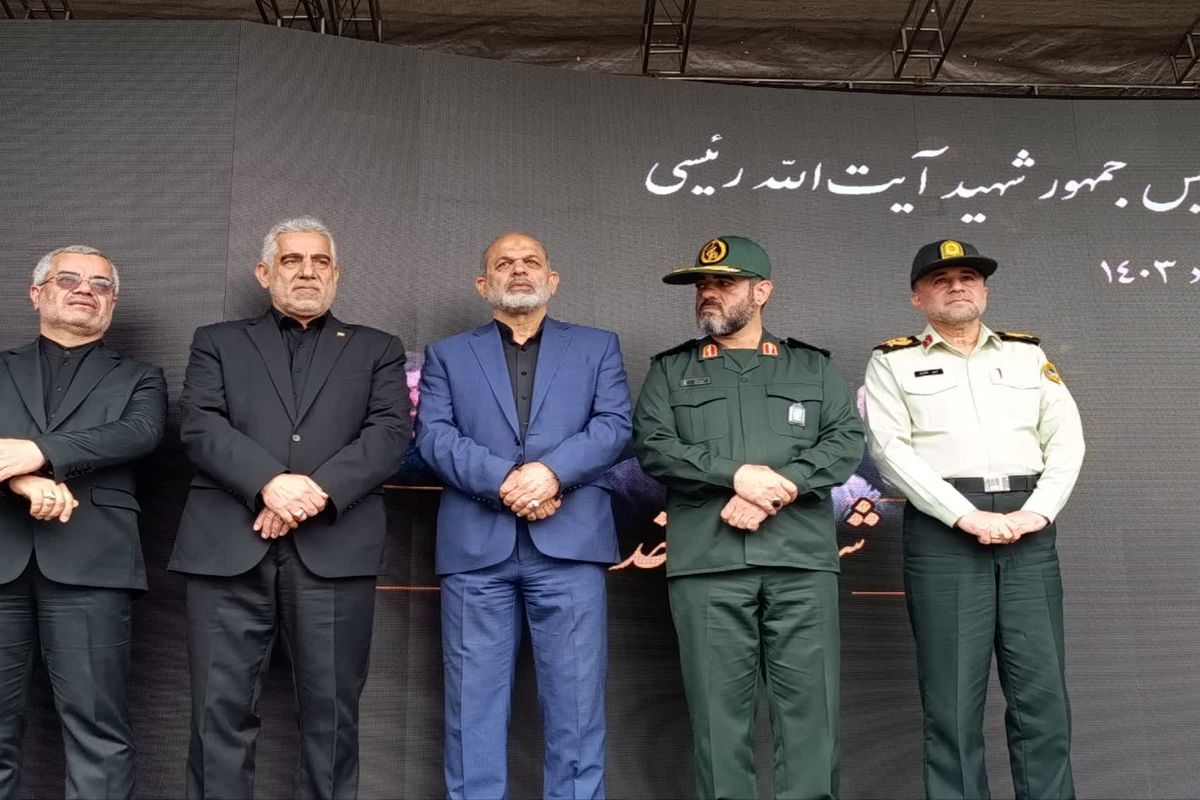 سوگواری مردم درشت با حضور وزیر کشور