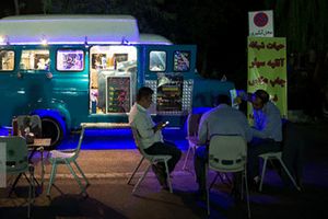 عطر قهوه و کافه ون در بوستان آبشار/اجرای طرح حیات شهر با هدف اشتغالزایی