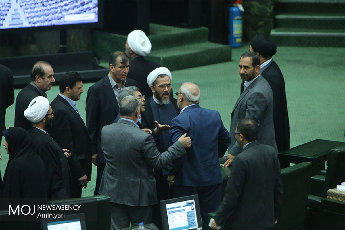 تنش در صحن علنی مجلس شورای اسلامی -  ۱۱ مهر ۱۳۹۷