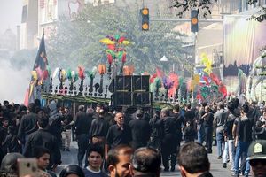 عهد خون مردم تهران در روز تاسوعا با مقام معظم رهبری + فیلم