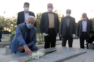 تجدید میثاق شهردار جدید اصفهان با شهدا در اولین روز کاری؛