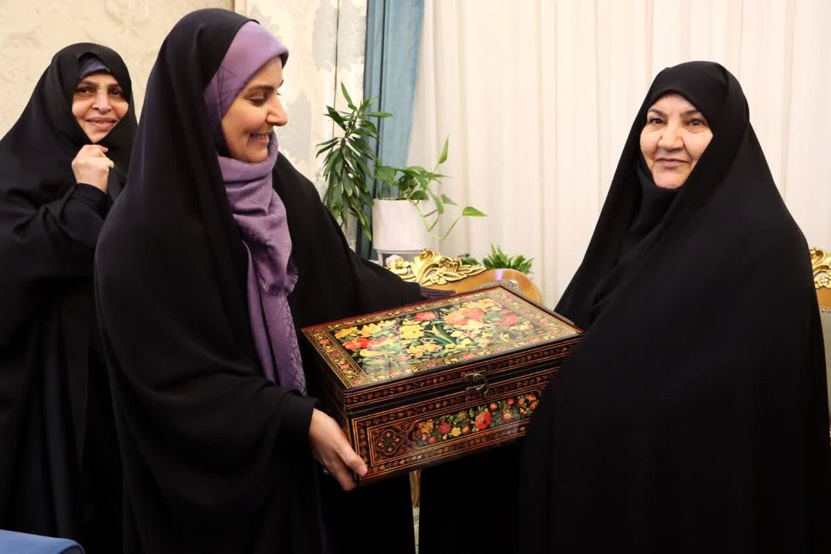 فرزانه صادق