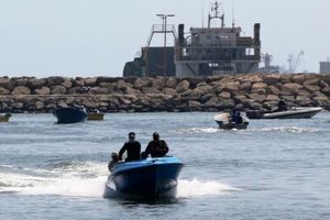 4 فروند شناور متخلف در آب های کیش توقیف شد