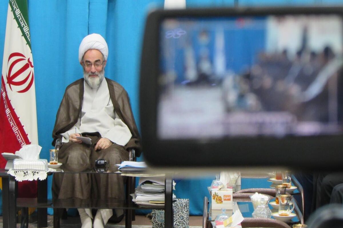 آیت الله فلاحتی در دیدار با رئیس و کارکنان پارک علم و فناوری گیلان