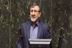 افزایش حقوق ۱۰ درصد است و مردم بهتر است با این شرایط بسازند