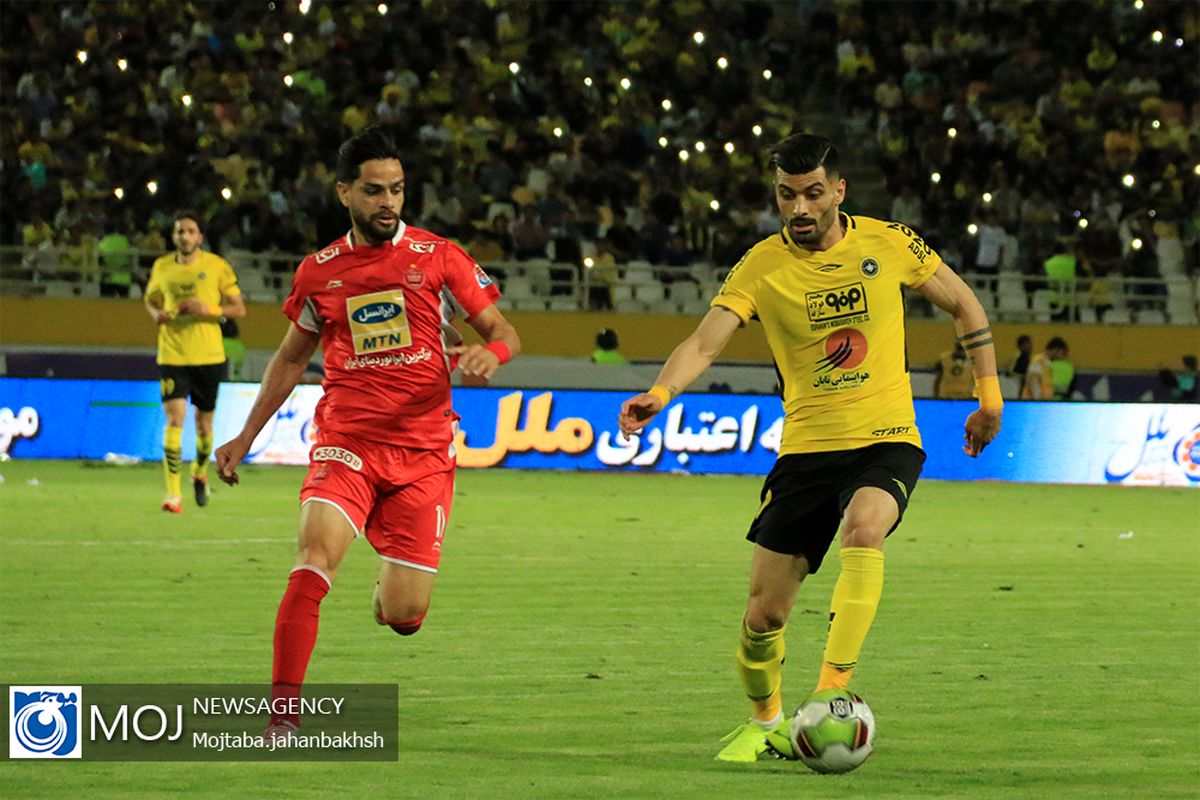 دیدار تیم های فوتبال سپاهان اصفهان و پرسپولیس