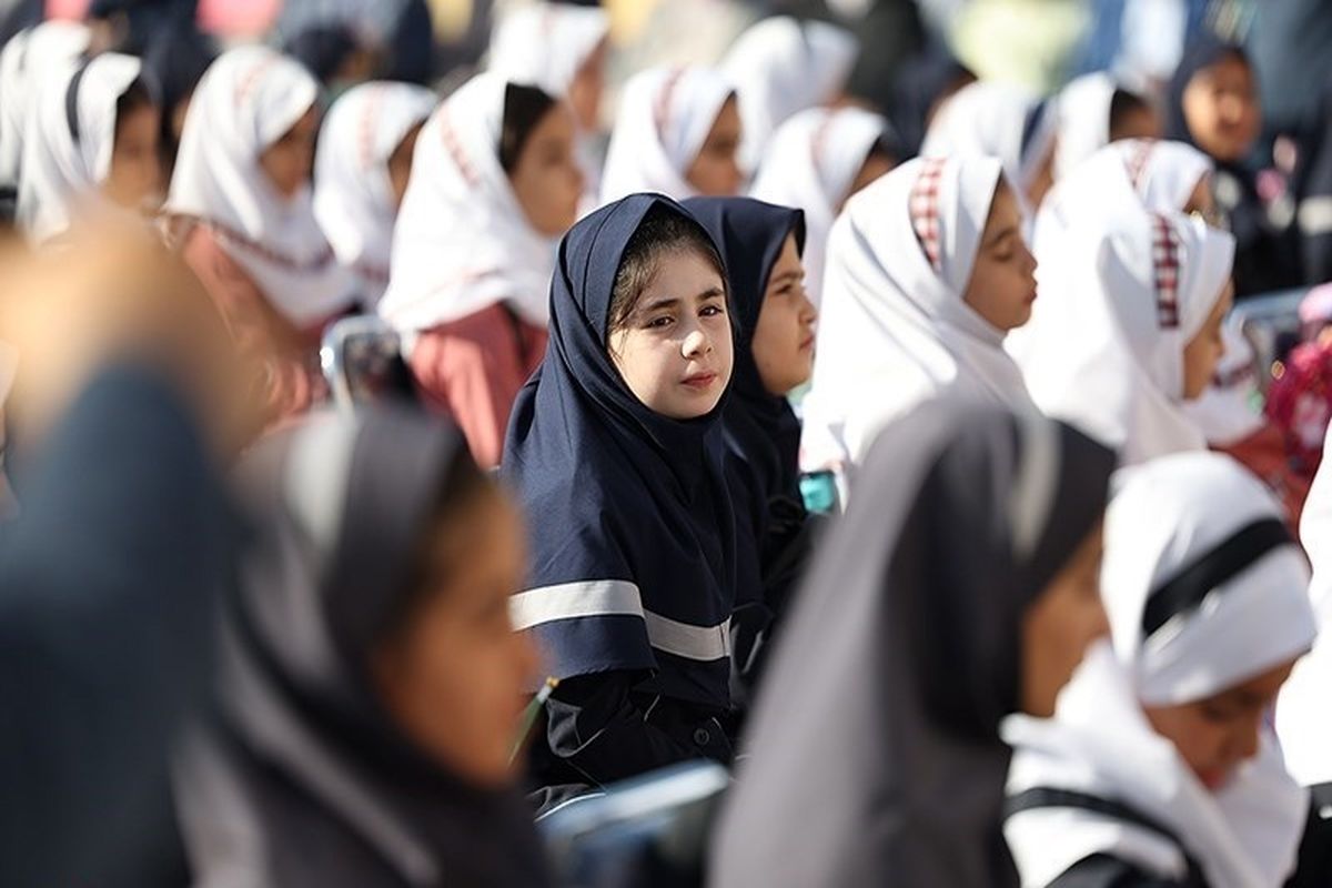 دانش آموزان 