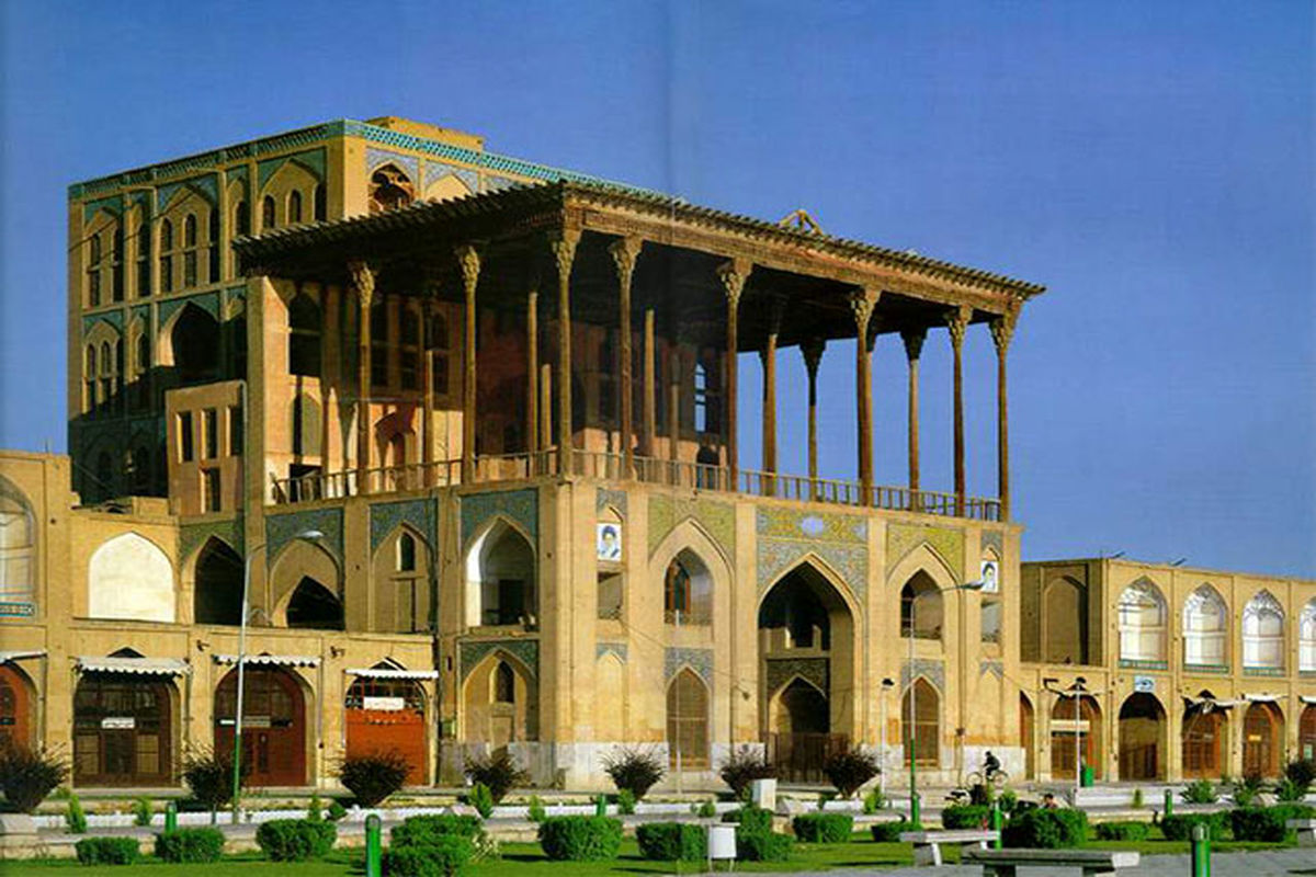 اصفهان- کاخ عالی قاپو