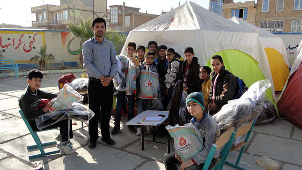 توزیع کمک های غیرنقدی بانک ملت بین دانش آموزان شهرستان زلزله زده سرپل ذهاب