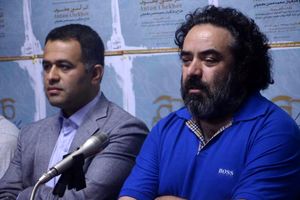 اجرای نمایش «خرس و خواستگار» اثر «آنتون چخوف» به زبان گیلکی در رشت