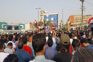 معترضان به استانداری کربلا یورش بردند