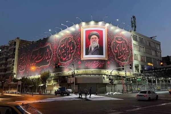 رونمایی از دیوارنگاره «آقای شهید ایران»