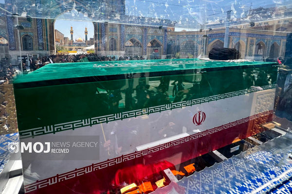 تشییع پیکر مطهر رهبر شهید انقلاب در نجف اشرف