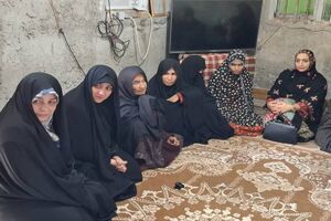 معاون رئیس‌جمهور در امور زنان و خانوداه با خانواده شهید خالد قادری در ایرانشهر دیدار کرد