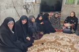 معاون رئیس‌جمهور در امور زنان و خانوداه با خانواده شهید خالد قادری در ایرانشهر دیدار کرد