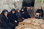 معاون رئیس‌جمهور در امور زنان و خانوداه با خانواده شهید خالد قادری در ایرانشهر دیدار کرد