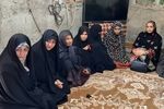 معاون رئیس‌جمهور در امور زنان و خانوداه با خانواده شهید خالد قادری در ایرانشهر دیدار کرد