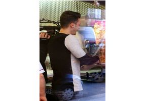 اوزیل فروشنده کباب ترکی شد