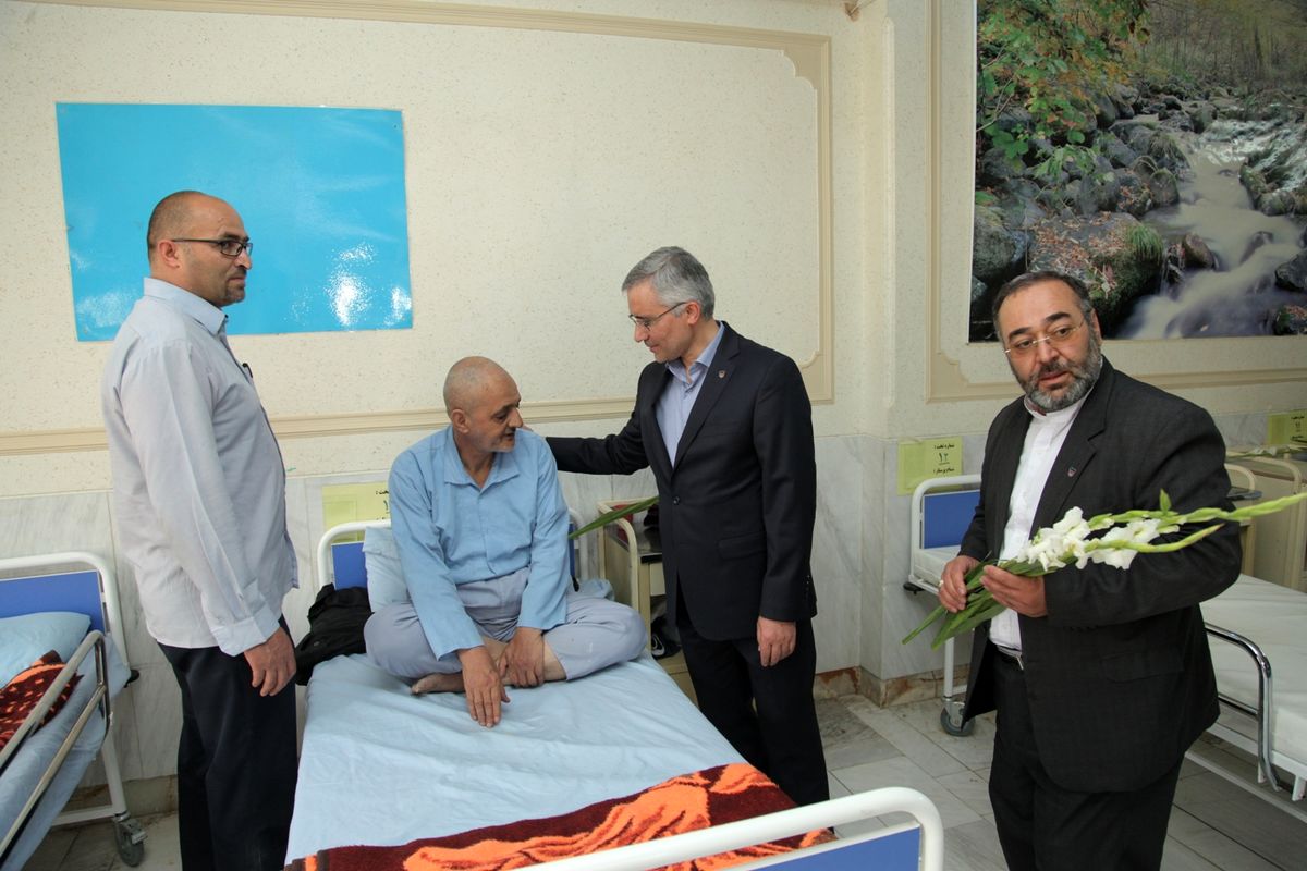 دیدار مديرعامل ذوب آهن با جانبازان سرافراز بيمارستان شهيد رجايي