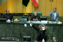 پاره کردن آیین‌ نامه‌ لایحه CFT توسط ابطحی